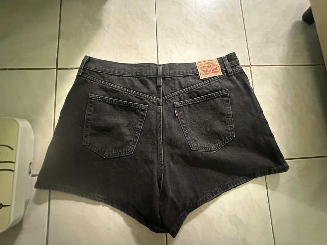 Levis mom short size 34 (Category: Shorts) located in Cebu City. Submitted by febbie18 (Listing ID 1444306645, Image 2). Description: .