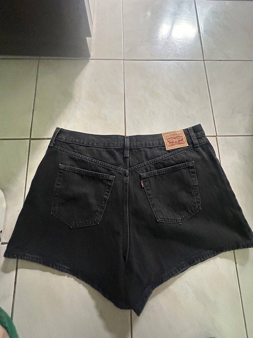 Levis mom short size 34 (Category: Shorts) located in Cebu City. Submitted by febbie18 (Listing ID 1444306645, Image 3). Description: .
