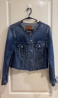 (Category: ) located in . Submitted by baddiez_closet101 (Listing ID 1443873712, Image 1). Description: .