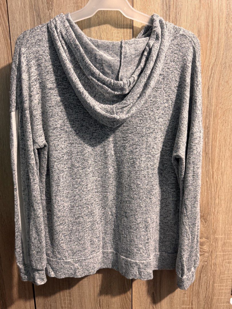 Light weight cotton gray hoodie (Category: Coats, Jackets and Outerwear) located in Manila. Submitted by chskaiode (Listing ID 1444492125, Image 2). Description: Light weight cotton gray hoodie No issues Size: Medium-Large 📍Mandaluyong.