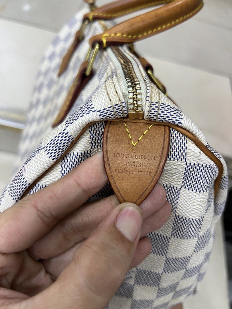 Louis Vuitton Speedy 30 (Category: Luxury Bags & Wallets) located in Bacolod City. Submitted by novymae23 (Listing ID 1444429799, Image 3). Description: Louis Vuitton Speedy 30 Damier Azur Excellent Conditon No Major Issue Minor Sign Of Usage .