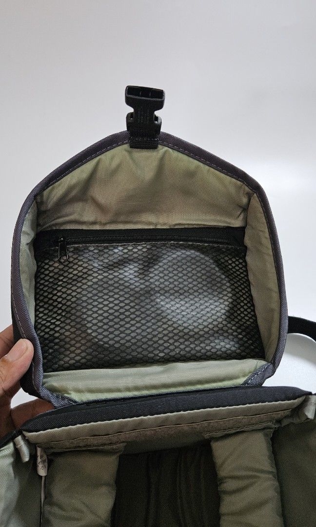 Lowepro tapload zoom 1 (Category: Camera Bags & Carriers) located in Alfonso. Submitted by jbcamet (Listing ID 1444441676, Image 3). Description: for sale lowepro tapload z1 still in good condition no issue message for more details.