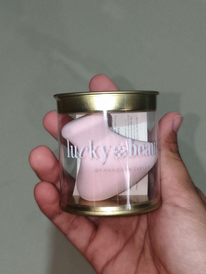 LUCKY BEAUTY BLENDER (Category: Makeup) located in Tuguegarao City. Submitted by decluttwith_hs (Listing ID 1444425264, Image 1). Description: not used.