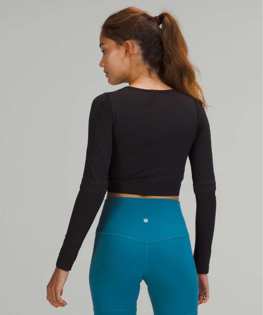 Lululemon Ebb to Street Long Sleeve dot 2 (Category: Activewear) located in Iba. Submitted by xooperfindslb (Listing ID 1444432258, Image 2). Description: Lululemon Ebb to Street Long Sleeve Black Dot size 2 Like new No issue 10/10.