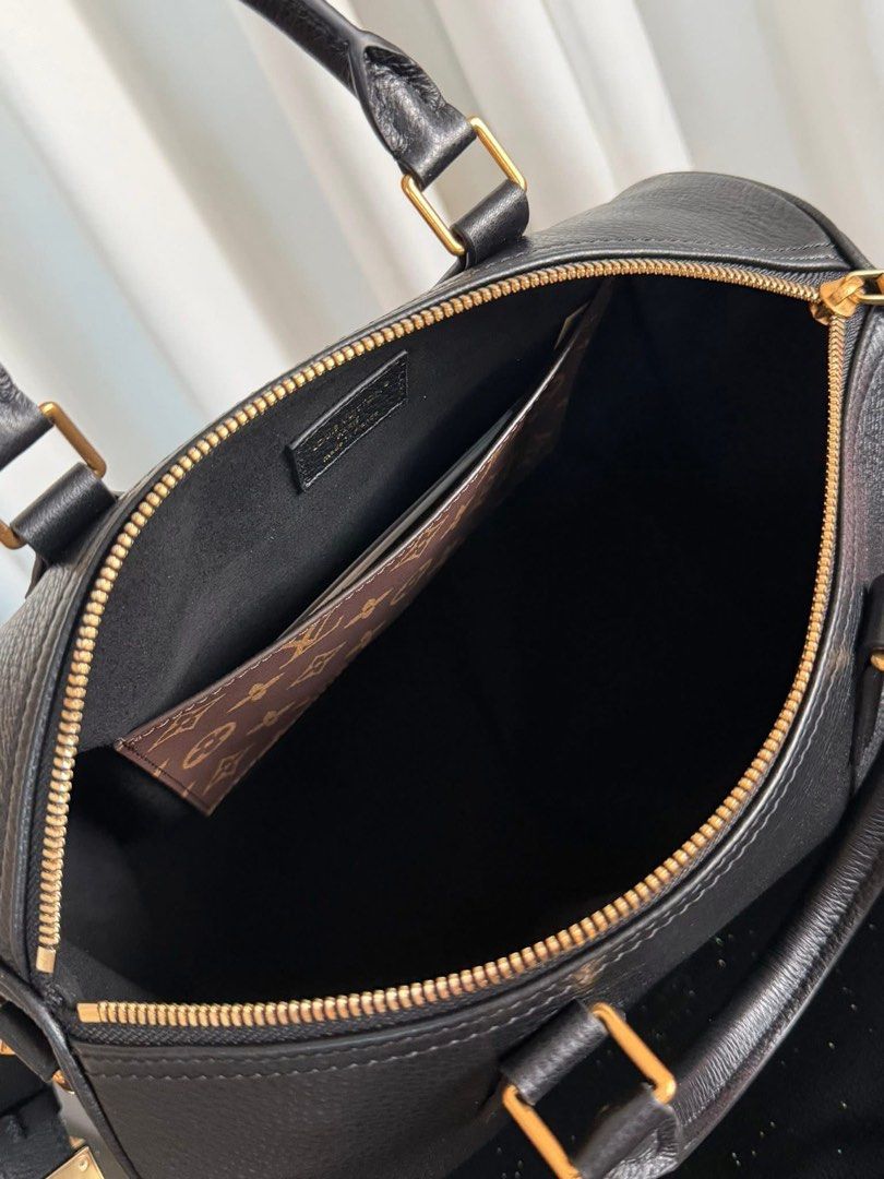 Lv Speedy 30 (Category: Luxury Bags & Wallets) located in Manila. Submitted by bagsandmanymanymore1 (Listing ID 1441572828, Image 3). Description: Lv Speedy 30 Genuine leather Microchip scannable serial What you see is what you get Please read before you order 👉🏻❗️Payment first before shipping ❗️Cut off time of payment 11am sameday delivery ❗️NO MEET UP / NO PICK UP ❗️ORDER CANNOT BE CANCELLED ❗️PLEASE DON’T BUY IF YOU ARE IN DOUBT ❗️NO RETURN!