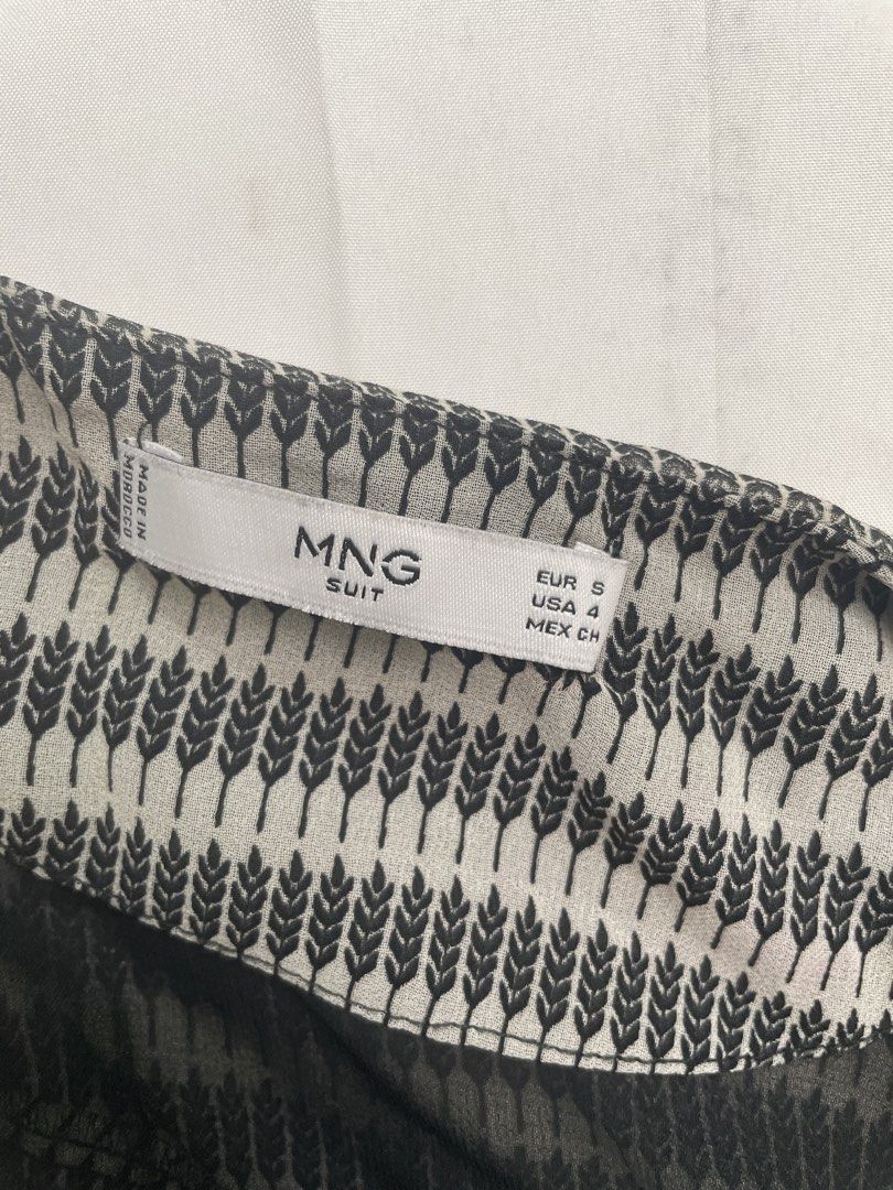 Mango Black and White Striped Dress (Category: Dresses) located in Makati City. Submitted by pepperstoremerch (Listing ID 1444454177, Image 2). Description: Mango Black and White Striped Dress Top Size 4 US Black lining inside Preloved, very good condition Please see pictures D0063.