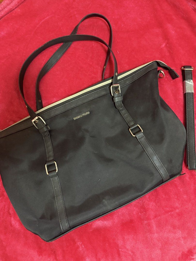MANGO TOUCH BLACK SHOULDER BAG (Category: Shoulder Bags) located in Quezon City. Submitted by frannecess (Listing ID 1444469645, Image 1). Description: 🌸SALE🌸 MANGO TOUCH BLACK SHOULDER BAG Minimal issues seen on pictures But still usable pa naman Last price posted‼️ Loc: Pasong Tamo Quezon City .