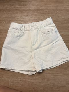(Category: ) located in . Submitted by declutter_my_clothes (Listing ID 1444351485, Image 1). Description: .