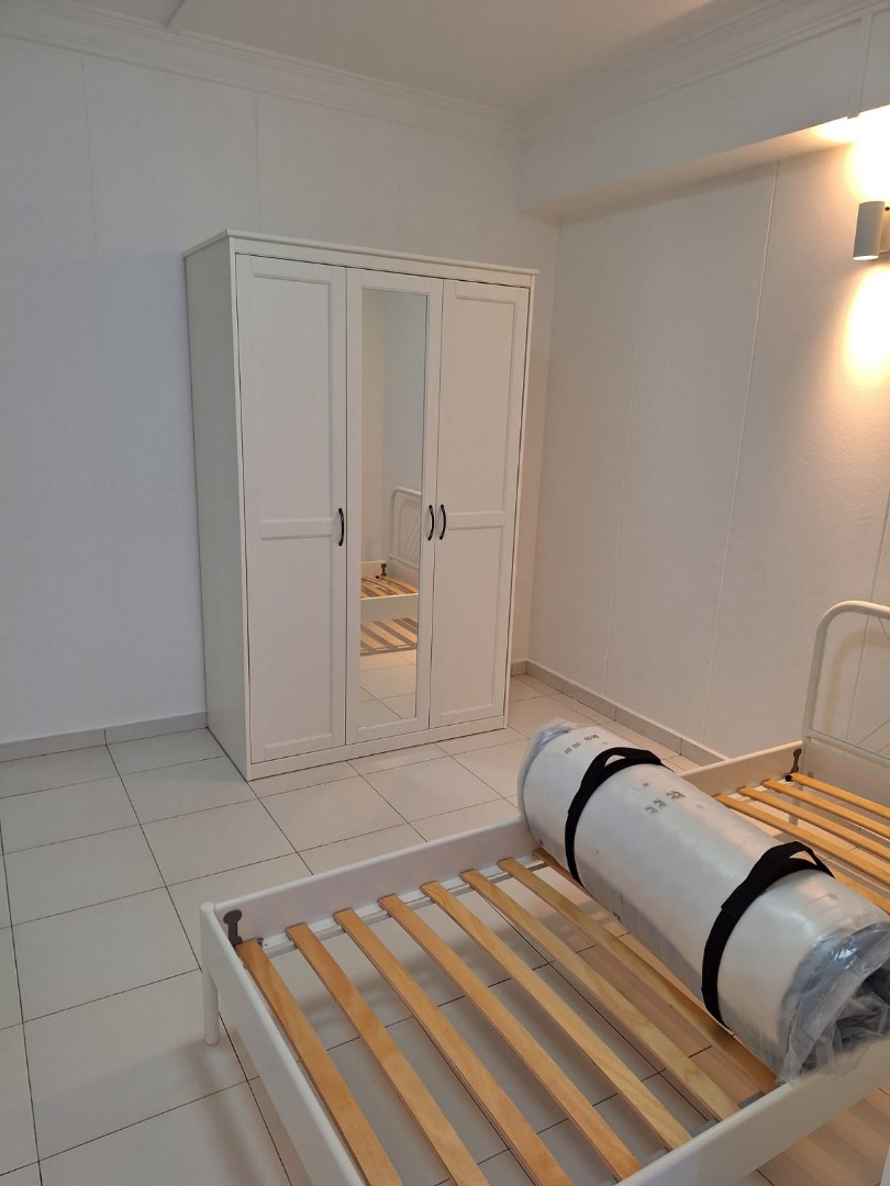 (Category: ) located in . Submitted by your_rental_specialist (Listing ID 1432526017, Image 1). Description: .