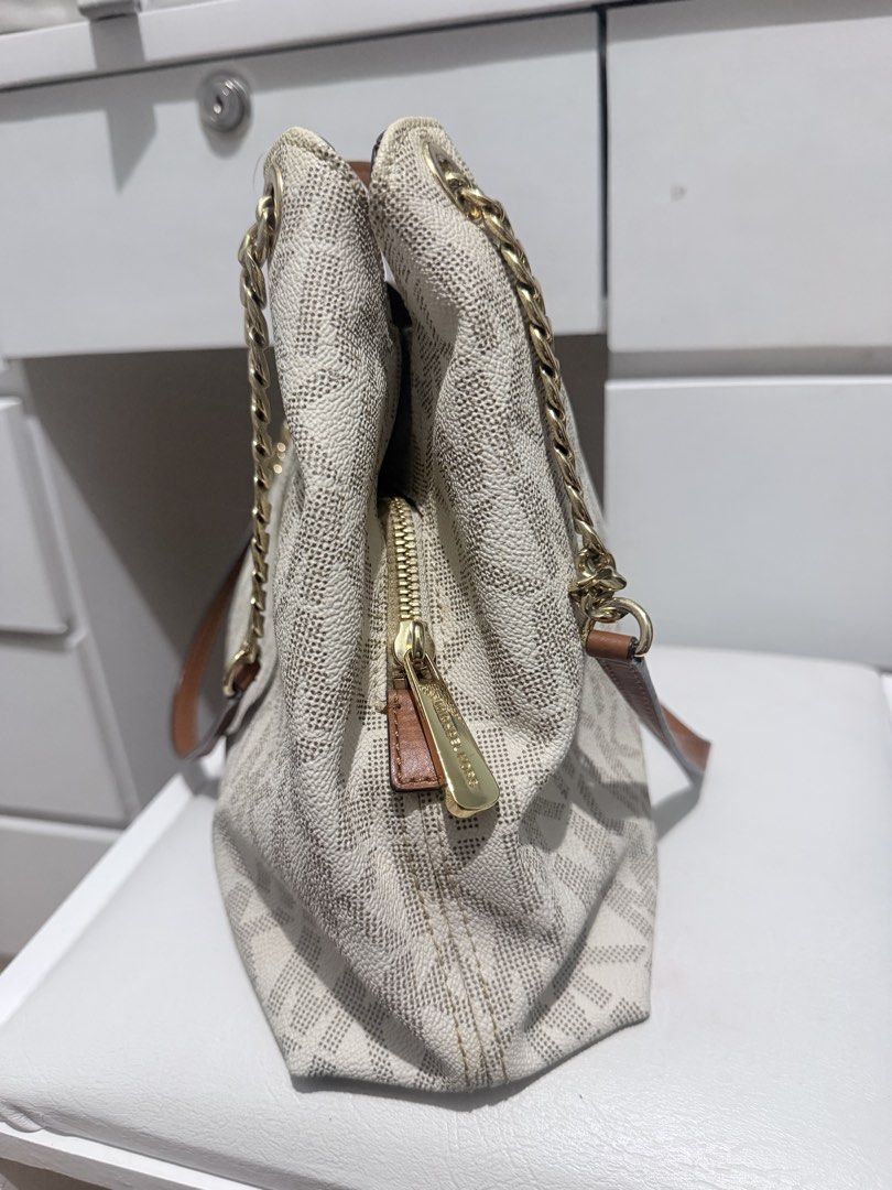 Michael Kors Jet Set Chain Shoulder Tote (Category: Luxury Bags & Wallets) located in Manila. Submitted by prelovedbygayle (Listing ID 1444460183, Image 3). Description: Signature Monogram: Crafted from durable, easy-to-clean coated canvas featuring the repeated all-over MK block logo print. Chain-Link Straps: Outfitted with striking gold-tone interwoven chain-link accents that transition smoothly into comfortable acorn-brown leather shoulder gua