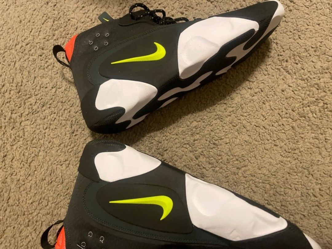 MINT - NIKE react Size.10 (Category: Sneakers) located in Mandaluyong City. Submitted by bethco (Listing ID 1444328600, Image 3). Description: size 10 no box.