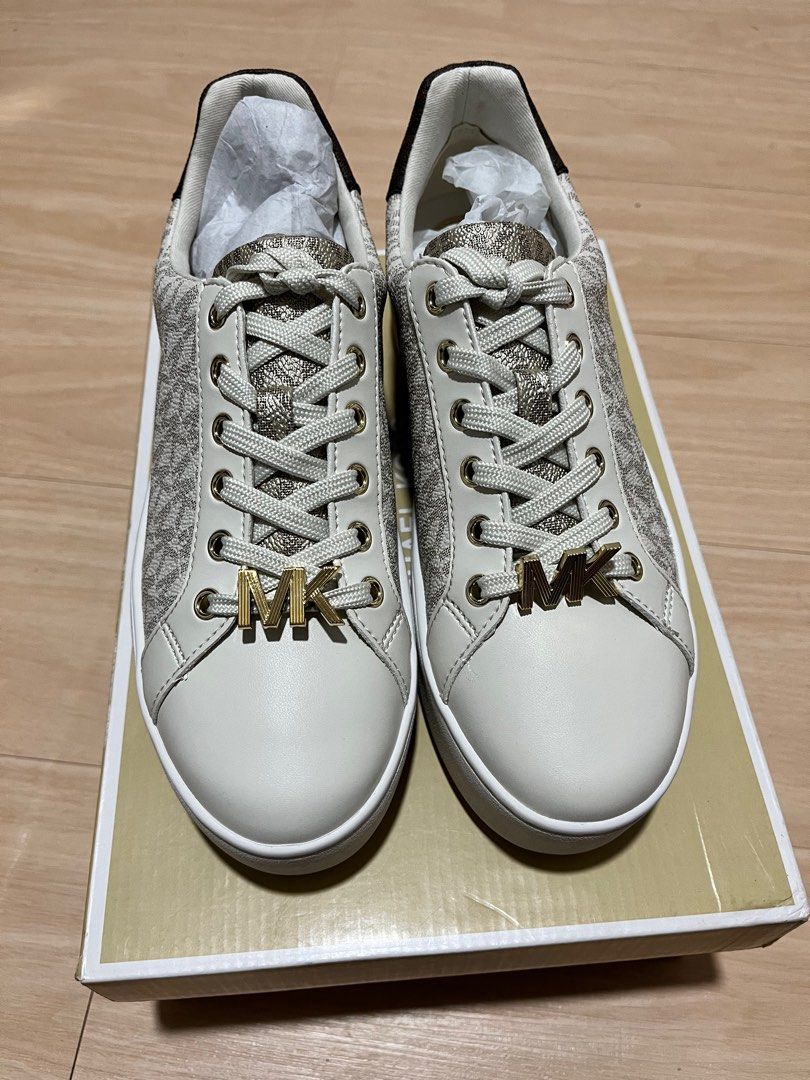 MK Poppy Lace up (Category: Sneakers) located in Quezon City. Submitted by dKPopStore (Listing ID 1444493429, Image 1). Description: Brandnew MICHAEL KORS POPPY LACE UP SIZE: US 7.5M COLOR: VANILLA 💯 authentic With BOX Loc. QC Mod. BPI , GCASH .