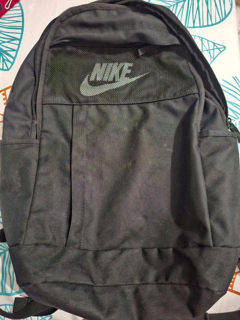 Nike Backpack (Category: Backpacks) located in Quezon City. Submitted by patms___ (Listing ID 1444469381, Image 1). Description: Needs cleaning only but no issues.