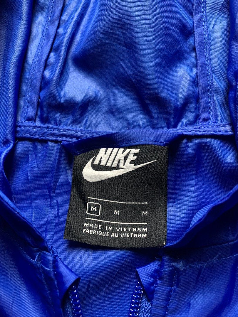 Nike Colorblock Hooded Windbreaker Jacket M (Category: Coats, Jackets and Outerwear) located in Lingayen. Submitted by hiddeninattic (Listing ID 1444487061, Image 2). Description: - Nike Windbreaker - Size: Medium (M) - Colors: Blue, Green, White - Features: Hooded, Full Zip Front, Elastic Cuffs and Hem - Origin: Made in Vietnam - Ideal for: Layering, light rain protection - Dimension’s Width 17.5 Length 22.