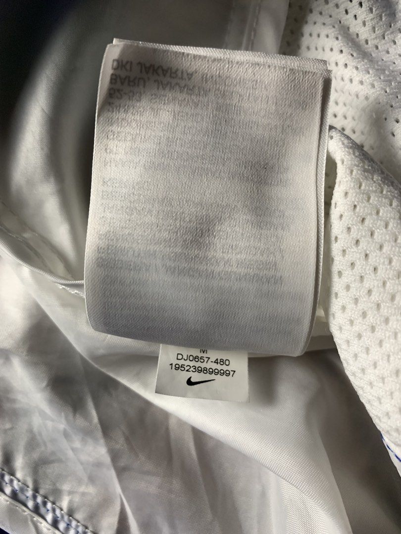 Nike Colorblock Hooded Windbreaker Jacket M (Category: Coats, Jackets and Outerwear) located in Lingayen. Submitted by hiddeninattic (Listing ID 1444487061, Image 3). Description: - Nike Windbreaker - Size: Medium (M) - Colors: Blue, Green, White - Features: Hooded, Full Zip Front, Elastic Cuffs and Hem - Origin: Made in Vietnam - Ideal for: Layering, light rain protection - Dimension’s Width 17.5 Length 22.
