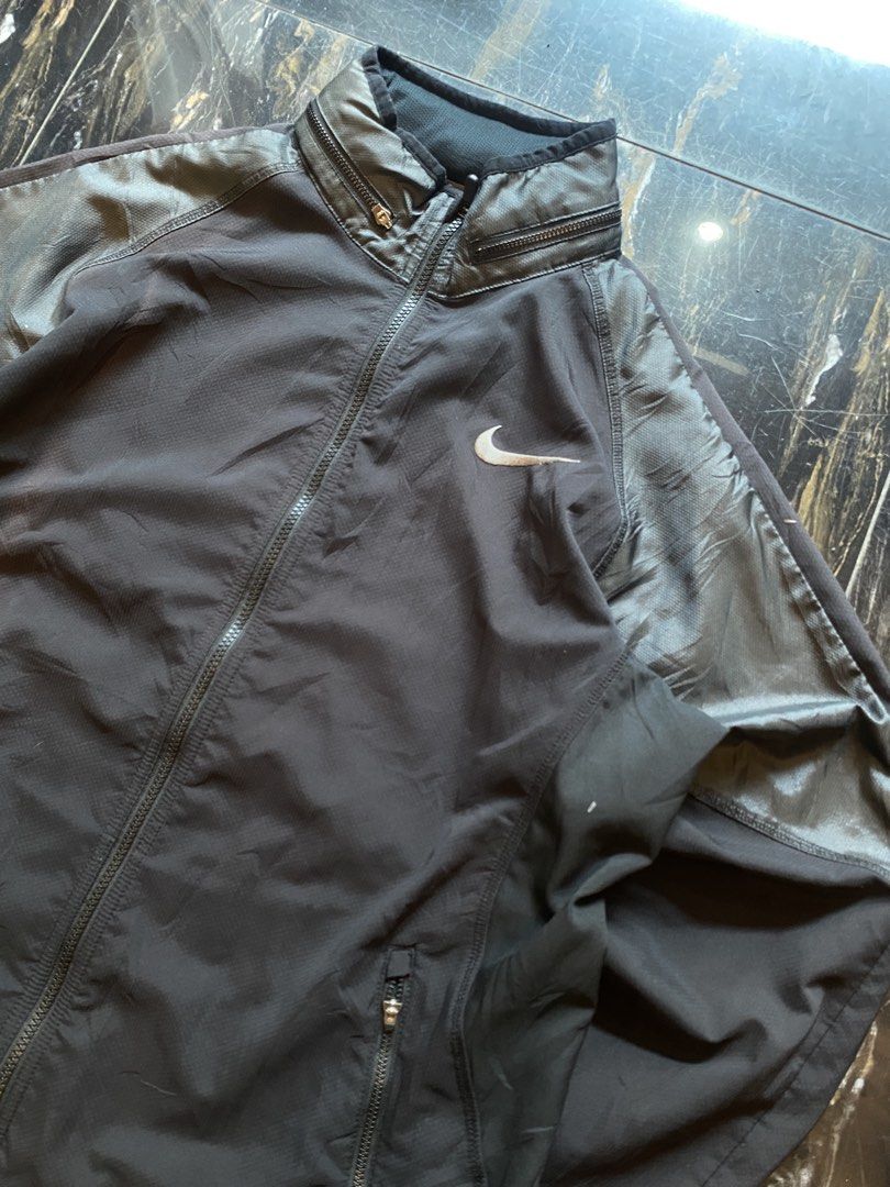 Nike Dri-Fit Windbreaker Jacket with Packable Hood (Category: Coats, Jackets and Outerwear) located in Abucay. Submitted by ukaystream (Listing ID 1444392480, Image 2). Description: Size: L - XL Width: 24 Length: 28 Issue: Slightly Disco Condition: 9/10 Direct Personal Message for Offers Just Swipe for Other Details Washed and Ready to Wear We Can Ship Nation Wide‼️.