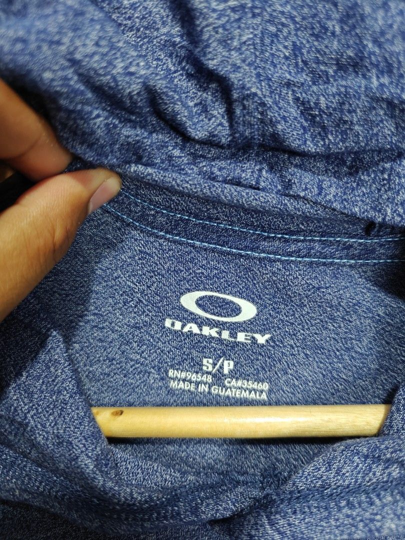 Clearance Sale ❗Oakley Blue Heathered Hoodie (Category: Activewear) located in Alaminos. Submitted by epargne (Listing ID 1444311033, Image 3). Description: Condition: Perfect ! Color rate: 10/10 Size: Small - Medium Measurement: ⬇️⬇️⬇️ Length' 28 'Width' 18 Issue: None.