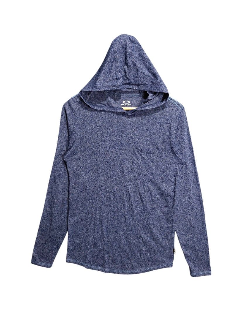 Clearance Sale ❗Oakley Blue Heathered Hoodie (Category: Activewear) located in Alaminos. Submitted by epargne (Listing ID 1444311033, Image 1). Description: Condition: Perfect ! Color rate: 10/10 Size: Small - Medium Measurement: ⬇️⬇️⬇️ Length' 28 'Width' 18 Issue: None.