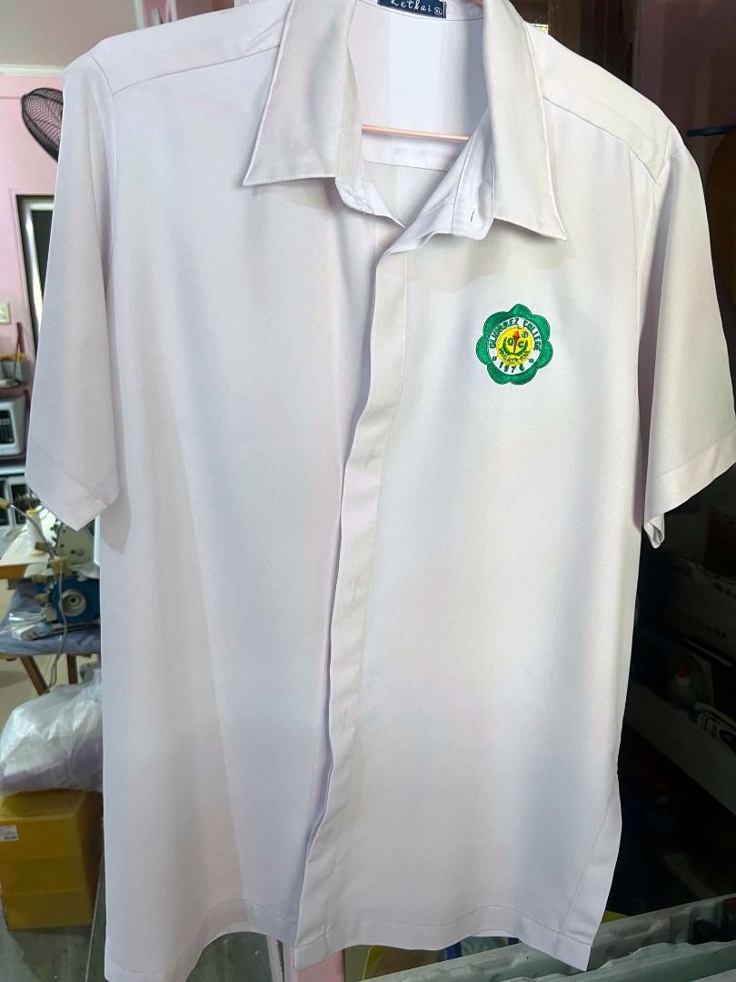 Olivarez College Senior High Uniform with embroidered patch Size Large (Category: Tshirts & Polo Shirts ) located in Paranaque City. Submitted by lyjames (Listing ID 1444406232, Image 2). Description: Note: Please read first before inquiring Hindi na ako magrereply kung nandito na ang sagot sa details ng ad. Olivarez College Senior High Uniform with embroidered patch. Very good condition at malinis na malinis pa. Large size 250 each, 2 piraso na 