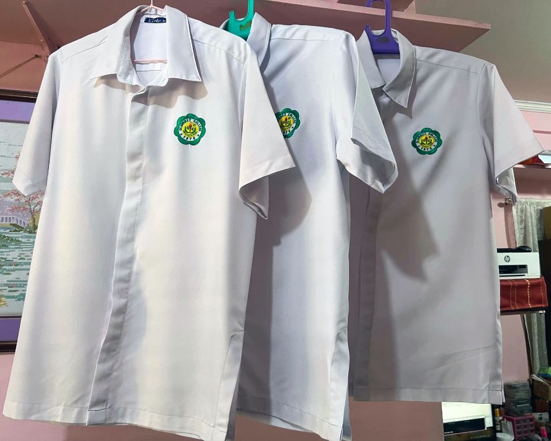 Olivarez College Senior High Uniform with embroidered patch Size Large (Category: Tshirts & Polo Shirts ) located in Paranaque City. Submitted by lyjames (Listing ID 1444406232, Image 1). Description: Note: Please read first before inquiring Hindi na ako magrereply kung nandito na ang sagot sa details ng ad. Olivarez College Senior High Uniform with embroidered patch. Very good condition at malinis na malinis pa. Large size 250 each, 2 piraso na 