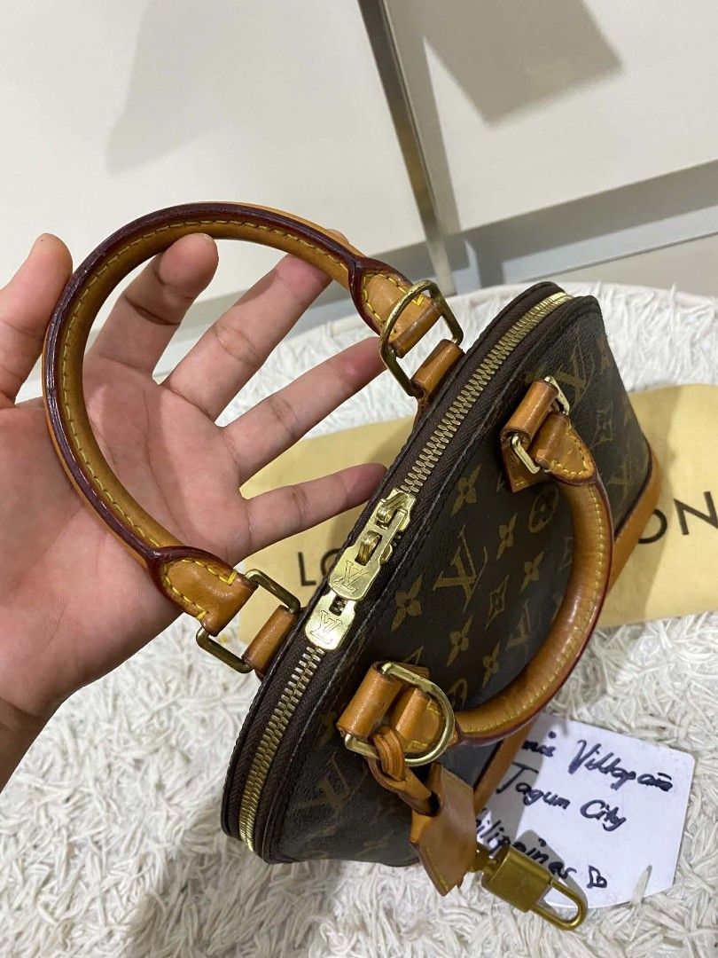 Orig Lv bb alma (Category: Luxury Bags & Wallets) located in Tagum. Submitted by janmarion049706 (Listing ID 1444336346, Image 2). Description: good condition no flaws sign of use only with water marks &dirt maganda pa Japan items money back guarantee f proven fake.
