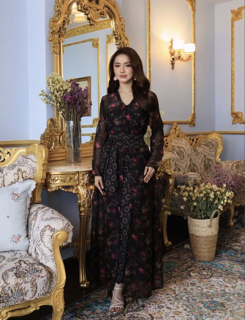 Pammela Kebaya Sabella luxe (size M) (Category: Baju Kurung & sets) located in Kemaman. Submitted by prelovedbywawaaaabee (Listing ID 1444432240, Image 1). Description: RENT :- RM35/3days Deposit : RM100 (refundable upon safe returning) SELLING FOR RM135 (negotiable) For reference : 48kg , 162cm .