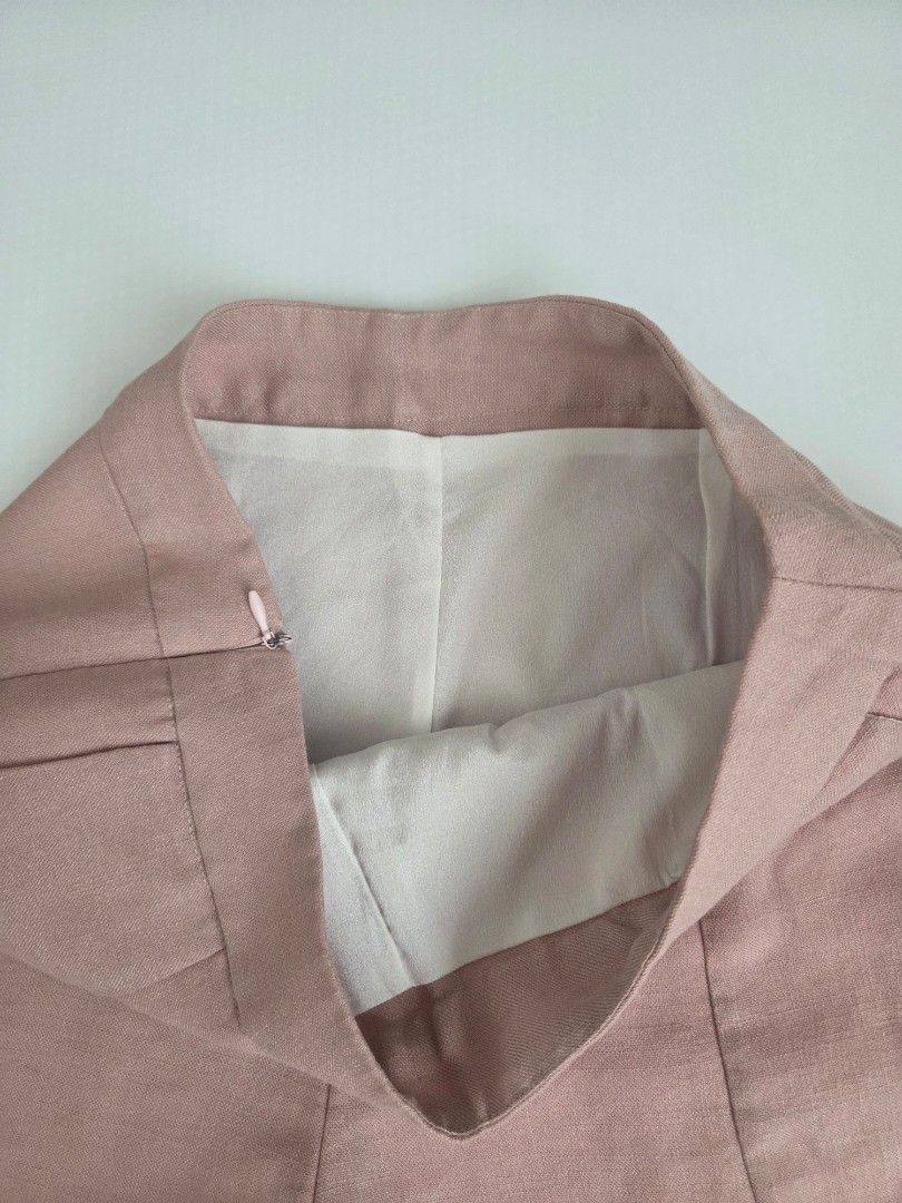 Pink Linen Blend High Waisted Shorts (Category: Shorts) located in Bacolod City. Submitted by maraline (Listing ID 1444408358, Image 3). Description: ​✨ Chic & Elegant Dusty Pink Tailored Shorts ✨ ​Looking for a classy, effortless piece for your weekend brunch or casual office looks? These high-waisted shorts feature a beautiful old rose/dusty pink shade with a clean, structured finish that instantly elevates any outfit. ​Features: ​Design: Flat-