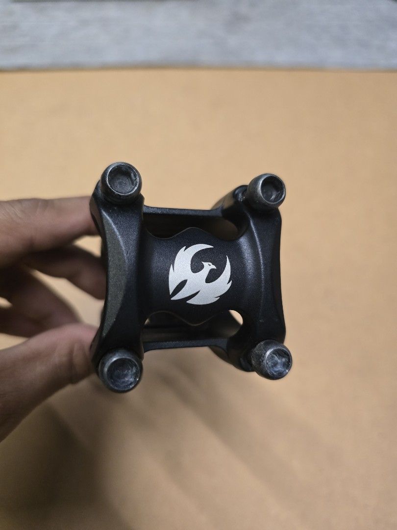 Pivot Stem (Category: Parts & Accessories) located in Singapore. Submitted by nasayie (Listing ID 1444397691, Image 1). Description: Pivot 45mm stem Clamp dia - 35mm $60 Nego.