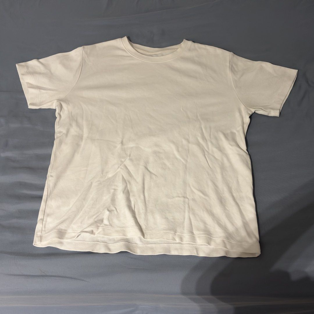 Plain White Basic Tee (Category: Shirts) located in Singapore. Submitted by bearbearbear222 (Listing ID 1444355046, Image 1). Description: - Classic white t-shirt - Short sleeves - Crew neck - Ideal for everyday wear - Versatile and easy to style - Great for layering or wearing alone.