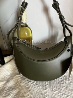 (Category: ) located in . Submitted by fashion.luxe (Listing ID 1444463069, Image 1). Description: .