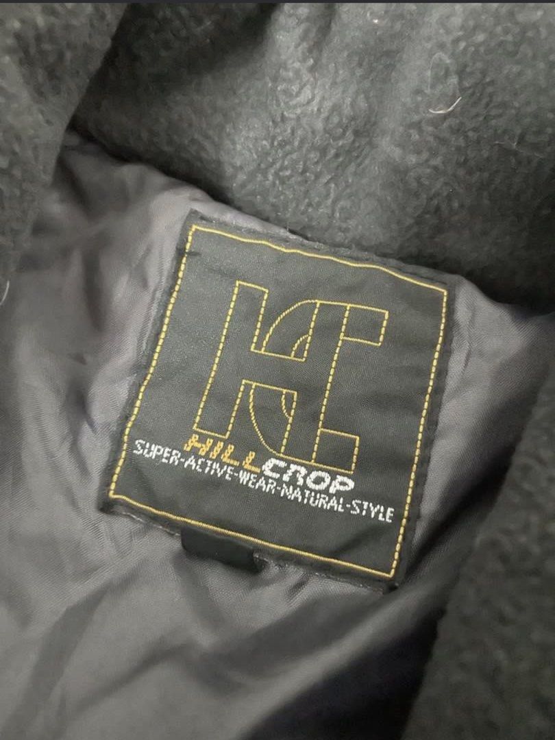 Puffer Jacket (Category: Coats, Jackets and Outerwear) located in Johor Bahru. Submitted by hazzz.yy (Listing ID 1444459991, Image 2). Description: Pit 25 Labuh 30.5 Condition 9/10.