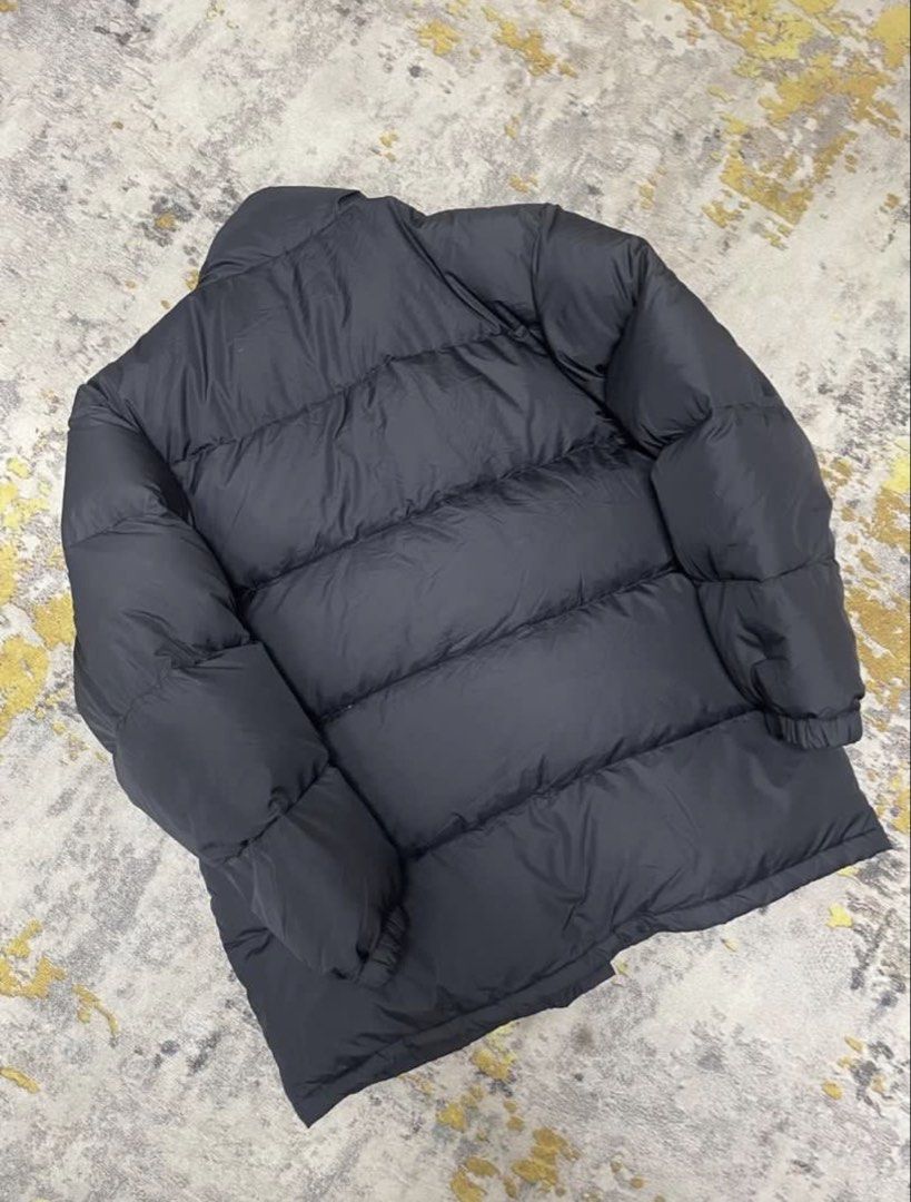 Puffer Jacket (Category: Coats, Jackets and Outerwear) located in Johor Bahru. Submitted by hazzz.yy (Listing ID 1444459991, Image 3). Description: Pit 25 Labuh 30.5 Condition 9/10.