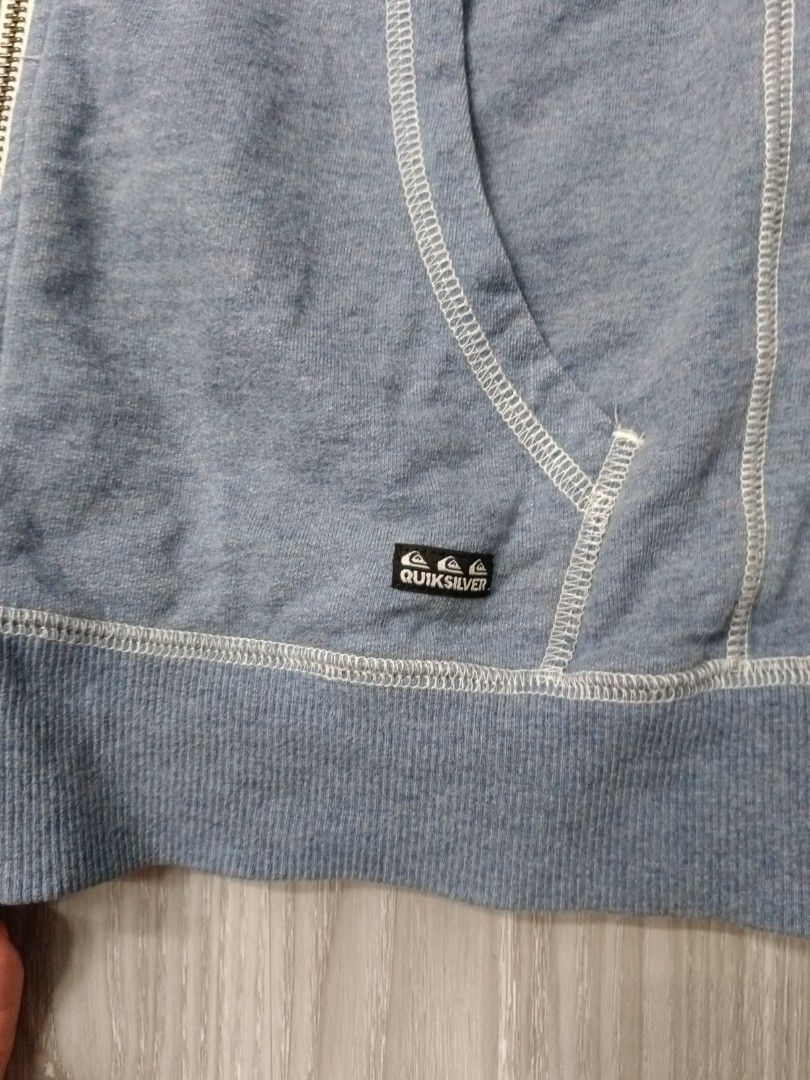 Quick silver jacket (Category: Coats, Jackets and Outerwear) located in Las Pinas. Submitted by eFF01 (Listing ID 1444441237, Image 3). Description: .