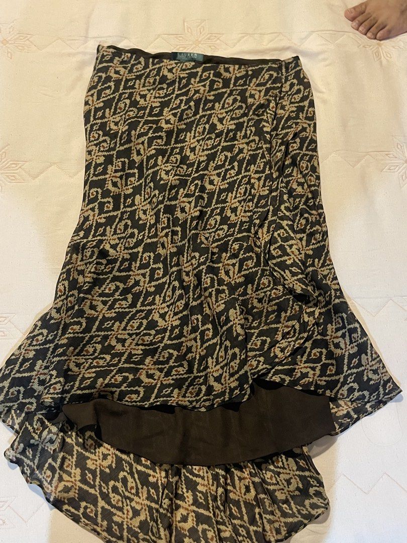 Ralph Lauren Midi Skirt (Category: Skirts) located in Manila. Submitted by stargirl05 (Listing ID 1444420770, Image 1). Description: - Lauren Ralph Lauren petite skirt - Beautiful patterned fabric - Midi length with a slight flare - Dark brown lining for opacity - Perfect for dressing up or down.
