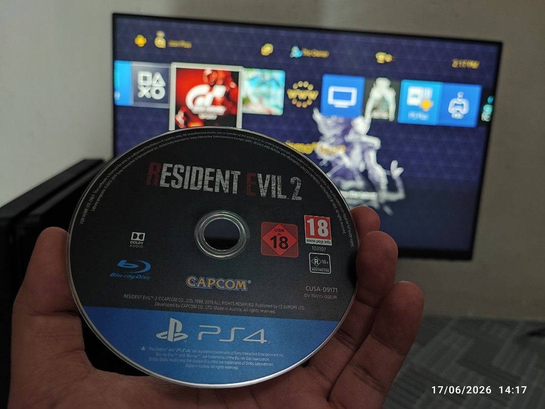 Resident Evil 2 Steelbook Edition PS4 Game (Category: PlayStation) located in Las Pinas. Submitted by edwinpadua1997 (Listing ID 1444482275, Image 3). Description: - Resident Evil 2 for PlayStation 4 - Comes with a cool steelbook case -the case has some small spot rust as it is made from steel but the cd is perfectly in fine condition. will send you a video that the game is working properly Rfs: Need funds.