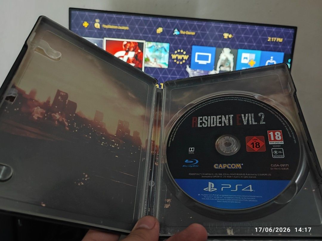 Resident Evil 2 Steelbook Edition PS4 Game (Category: PlayStation) located in Las Pinas. Submitted by edwinpadua1997 (Listing ID 1444482275, Image 2). Description: - Resident Evil 2 for PlayStation 4 - Comes with a cool steelbook case -the case has some small spot rust as it is made from steel but the cd is perfectly in fine condition. will send you a video that the game is working properly Rfs: Need funds.