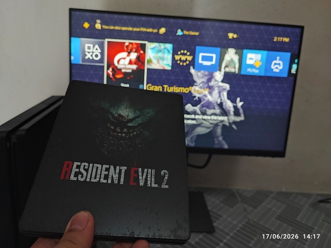 Resident Evil 2 Steelbook Edition PS4 Game (Category: PlayStation) located in Las Pinas. Submitted by edwinpadua1997 (Listing ID 1444482275, Image 1). Description: - Resident Evil 2 for PlayStation 4 - Comes with a cool steelbook case -the case has some small spot rust as it is made from steel but the cd is perfectly in fine condition. will send you a video that the game is working properly Rfs: Need funds.