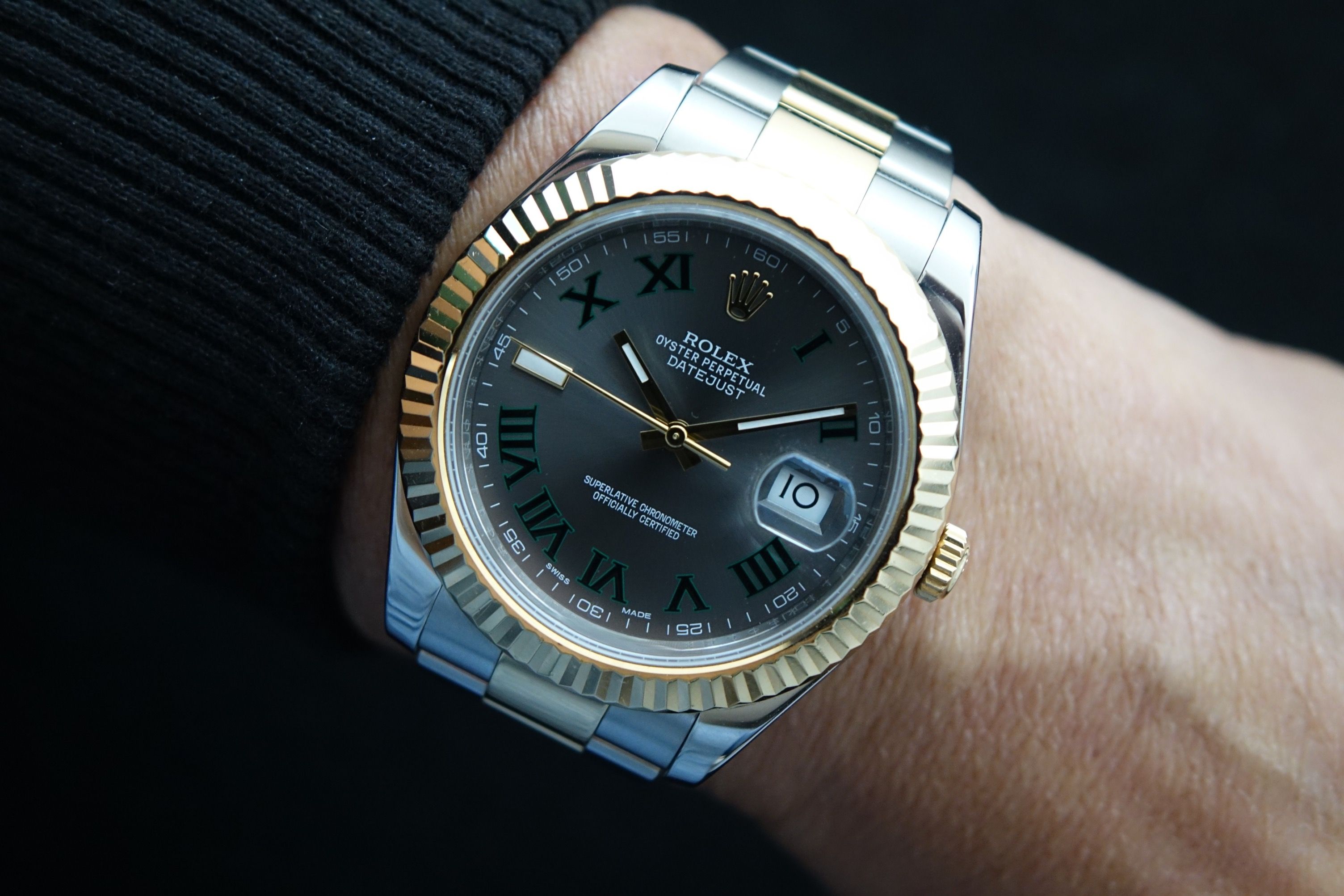Rolex datejust 41 Wimbledon 116333 Fluted Bezel & Jubilee fullset (Category: Watches) located in Singapore. Submitted by wristime (Listing ID 1444460908, Image 2). Description: Join our tele-gram channel for the latest updates! https://bit.ly/4rwZ2Mp Current model retails for S$24,950. The Rolex Datejust 41 “Wimbledon” 116333 is a standout two-tone Rolex that combines sporty character with classic elegance. Its signature slate dial with green Rom