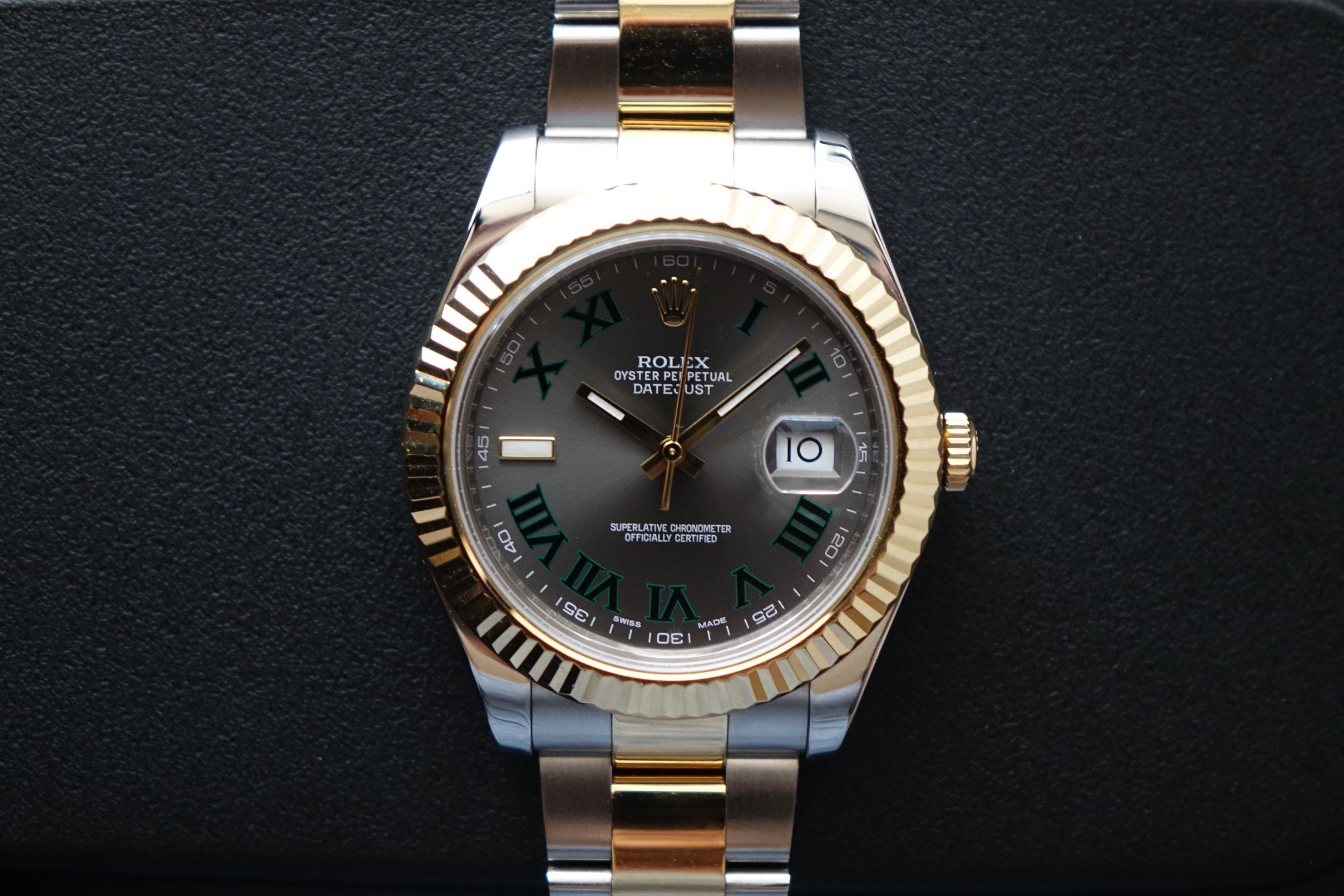 Rolex datejust 41 Wimbledon 116333 Fluted Bezel & Jubilee fullset (Category: Watches) located in Singapore. Submitted by wristime (Listing ID 1444460908, Image 1). Description: Join our tele-gram channel for the latest updates! https://bit.ly/4rwZ2Mp Current model retails for S$24,950. The Rolex Datejust 41 “Wimbledon” 116333 is a standout two-tone Rolex that combines sporty character with classic elegance. Its signature slate dial with green Rom