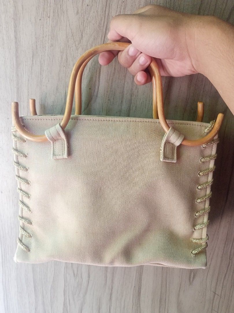 Samantha thavasa handbag! (Category: Luxury Bags & Wallets) located in Pagsanjan. Submitted by jj.stucci (Listing ID 1444352002, Image 3). Description: Wts!! Samantha thavasa leopard interior handbag! Legit / authentic Very good condition Check details for issue! 8.5/10 color rate 500 shipped only.