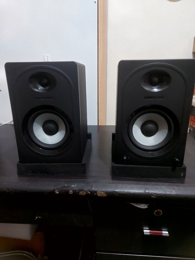 Samson MediaOne M50BT Studio Monitors 5'inch speaker (Category: Soundbars, Speakers & Amplifiers) located in Cainta. Submitted by sixsigaw.76 (Listing ID 1444419454, Image 2). Description: - Samson MediaOne M50BT Studio Monitors - Ideal for music production and general listening - Connectivity options: RCA, 1/4 inch, and Bluetooth - Includes power cable and audio cables -80watts of Power - In great working condition RFS: Hindi nagagamit masyado s