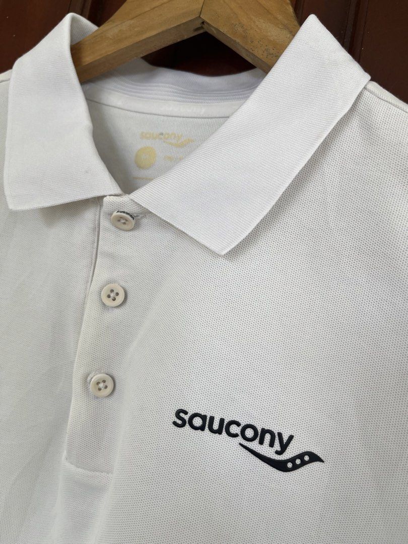 Saucony White Polo Shirt (Category: Tshirts & Polo Shirts ) located in Sultan Kudarat. Submitted by c_jay28 (Listing ID 1444350149, Image 2). Description: - White Saucony polo shirt - Short sleeves with collar and button placket - Saucony logo on chest - Made from breathable fabric - Ideal for casual wear or sports activities.
