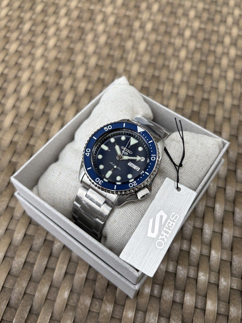 Seiko 5 Sports SRPD51 (Category: Men's Watches) located in Manila. Submitted by kylecelji (Listing ID 1444383622, Image 1). Description: Brandnew Seiko 5 Sports SRPD51 ⌚️ Specifications: * Automatic Movement * 42.5mm * Three-fold Clasp Stainless Steel Inclusions: • Inner and Outer Box • Warranty Card • Guarantee Booklet • White Tag Terms: • OPEN FOR MEETUPS around PASAY (MOA, Newport, Greenbelt, BGC) • Delivery via LBC (COP/COD) or Lalamove • For