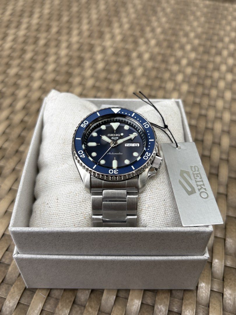 Seiko 5 Sports SRPD51 (Category: Men's Watches) located in Manila. Submitted by kylecelji (Listing ID 1444383622, Image 3). Description: Brandnew Seiko 5 Sports SRPD51 ⌚️ Specifications: * Automatic Movement * 42.5mm * Three-fold Clasp Stainless Steel Inclusions: • Inner and Outer Box • Warranty Card • Guarantee Booklet • White Tag Terms: • OPEN FOR MEETUPS around PASAY (MOA, Newport, Greenbelt, BGC) • Delivery via LBC (COP/COD) or Lalamove • For