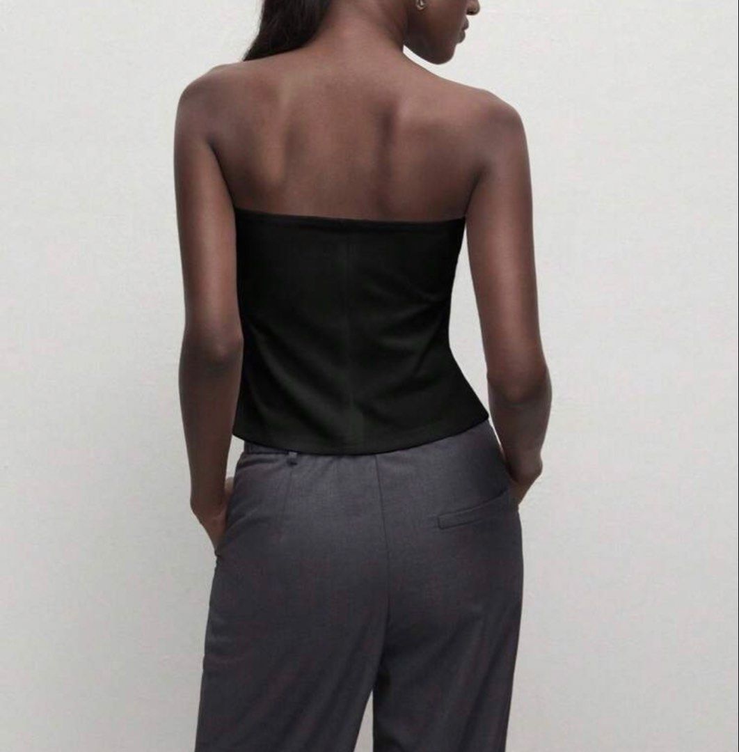 SHEIN black tube top (Category: Blouses) located in Manila. Submitted by tamia444_ (Listing ID 1444311579, Image 2). Description: USED ONCE.