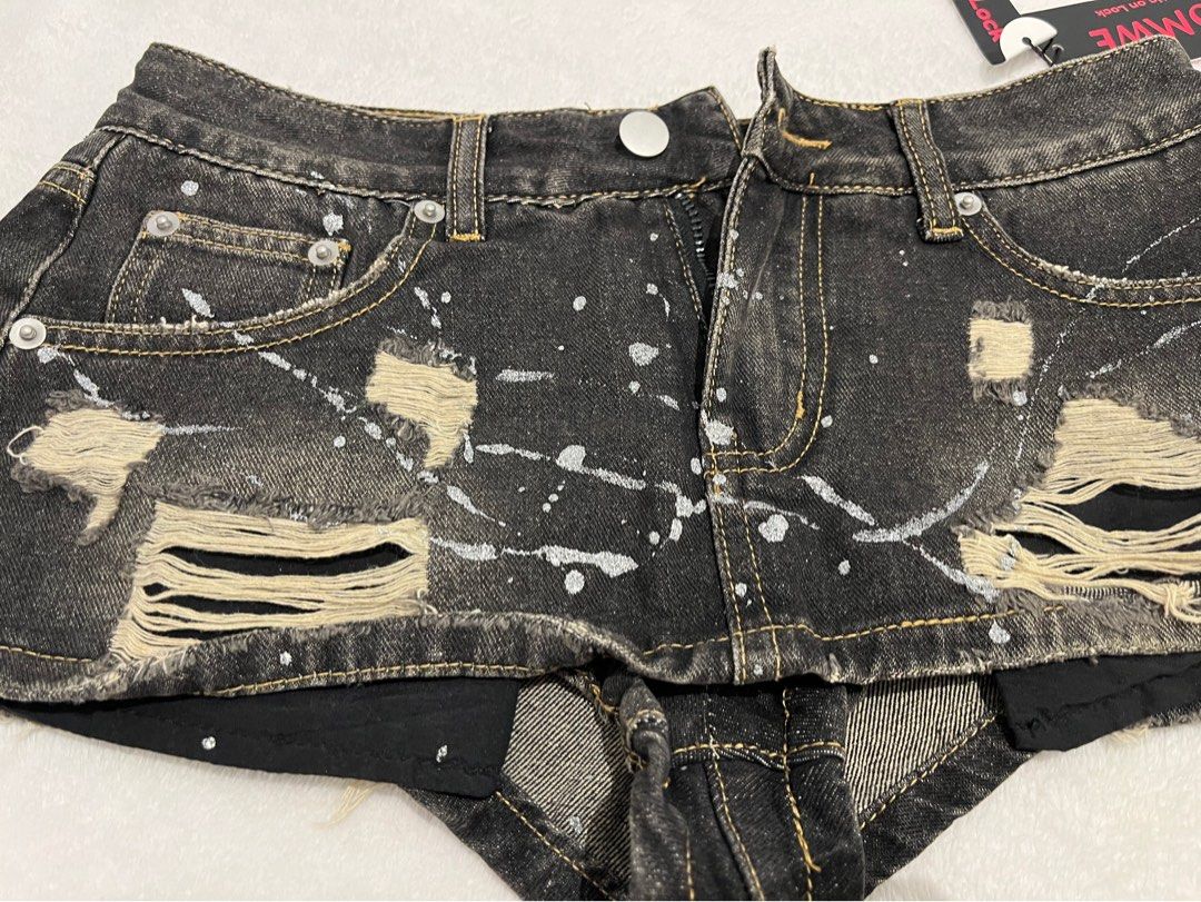 Shein Skort (Category: Shorts) located in Caloocan City. Submitted by ann_in_declutter (Listing ID 1444392914, Image 2). Description: .