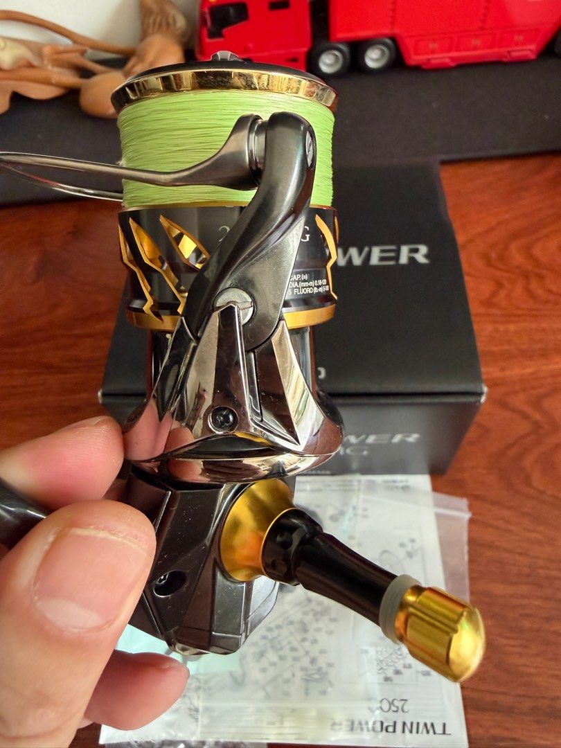 Shimano Twin Power 2500SHG Fishing Reel, Sports Equipment, Fishing