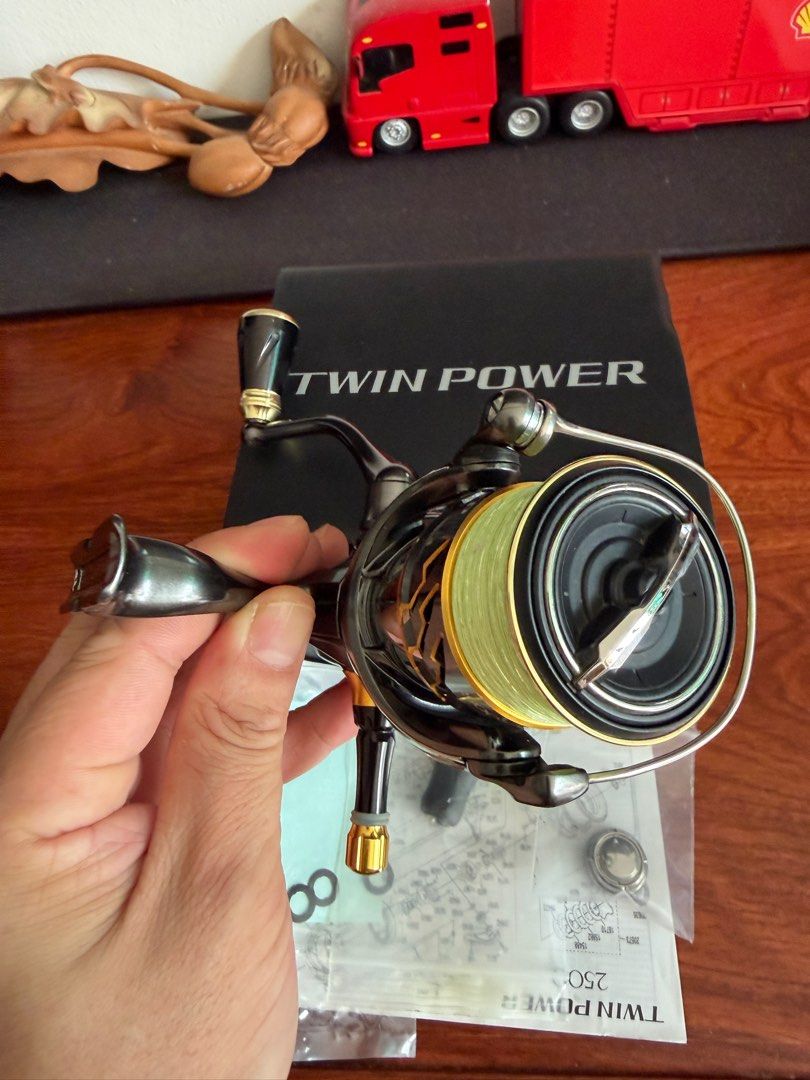 Shimano Twin Power 2500SHG Fishing Reel, Sports Equipment, Fishing