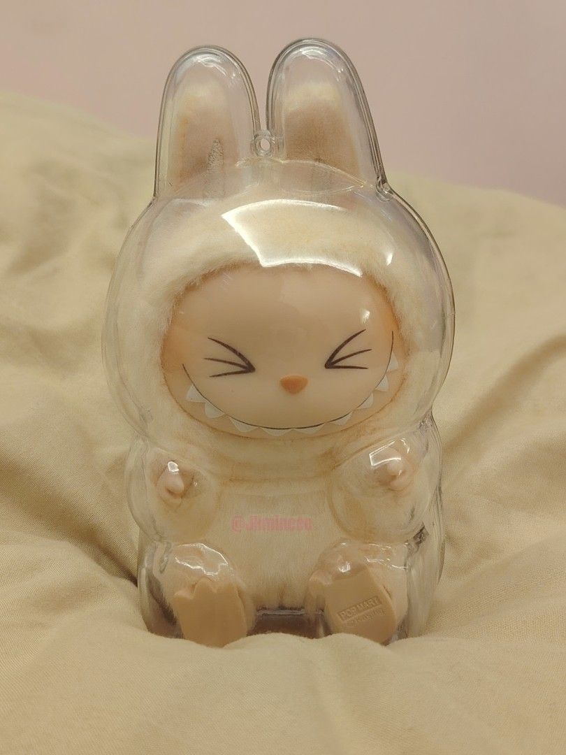 [Sisi] Labubu Have a Seat 2 (Category: Designer & Blind Box Toys) located in Cavite. Submitted by jhmineee (Listing ID 1444387719, Image 1). Description: - Labubu Have a Seat 2 Sisi - Includes a clear protective case - Mop: Gcash - Loc: Cavite.
