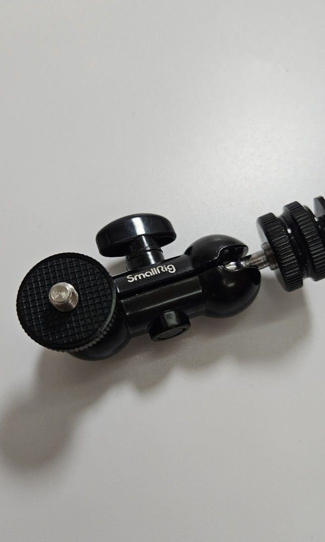 SmallRig Double Ball Head mount (Category: Cameras) located in Alfonso. Submitted by jbcamet (Listing ID 1444440698, Image 2). Description: SmallRig Double Ball Head mount still in excellent condition message for more details.